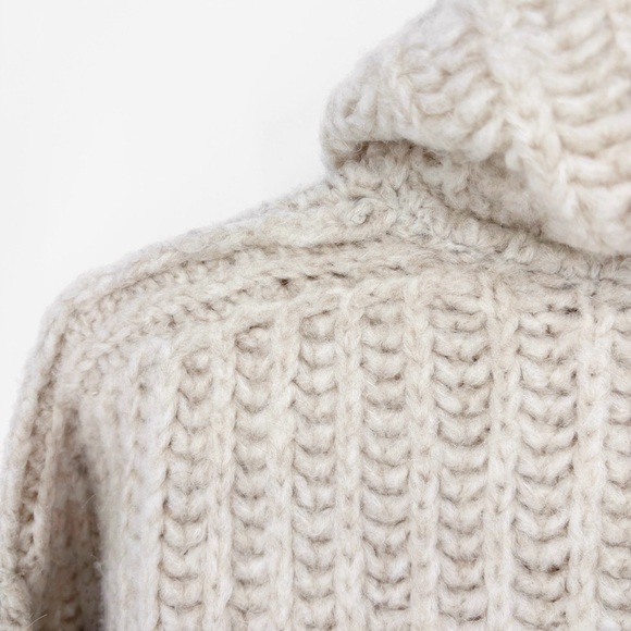 FREE PEOPLE | Fluffy Fox Boxy Chunky Knit Turtleneck Sweater in Pearl | Sz XS - Picture 12 of 15